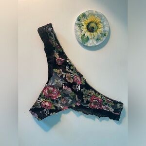 💎 NWOT Victoria’s Secret Dream Angel thong / string SZ Large